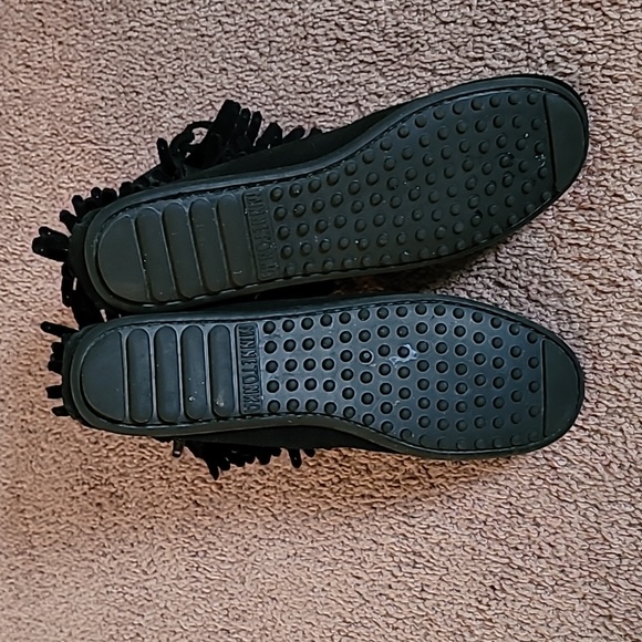 MINNETONKA black fringed suede moccasins. Size 7 - Picture 13 of 16